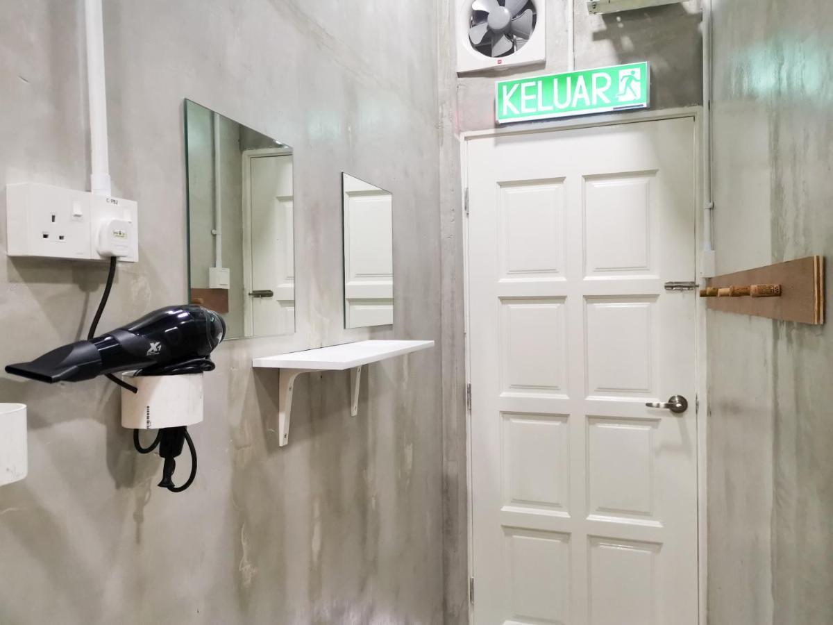 Attrus Bed & Breakfast Johor Bahru Exteriör bild